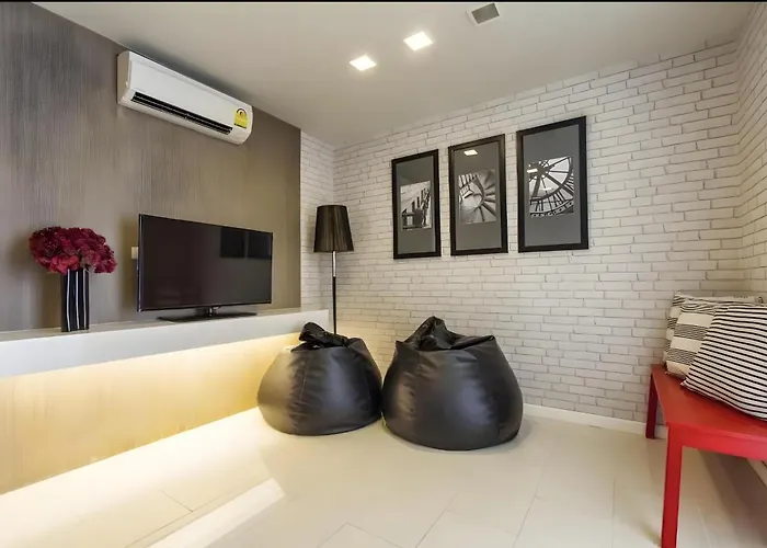 Designer Bts Centre Pool Gym Бангкок