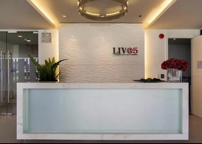 Апартаменты Designer Bts Centre Pool Gym